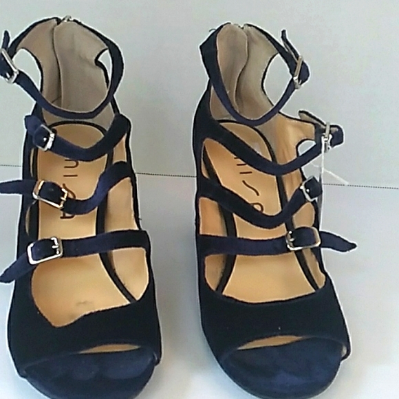Insoo Navy Blue Suede‎ Heels Strappy Buckle Accents Open Toe Size 7 - Picture 1 of 5
